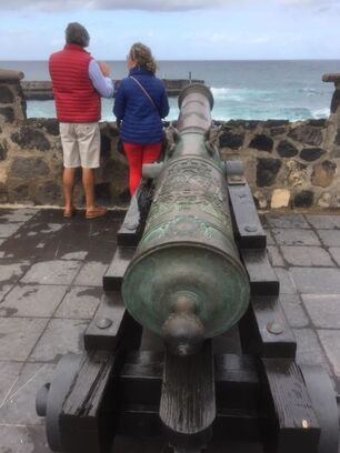 Picture af gammel spansk kanon på batteri ud mod Atlanterhavet